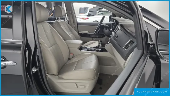 KIA CARNIVAL 9-SEATER NOBLESSE