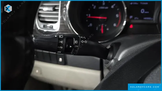 KIA CARNIVAL 9-SEATER PRSTIGE
