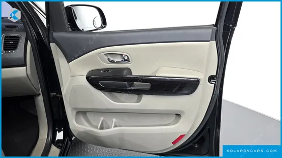KIA CARNIVAL 9-SEATER PRSTIGE