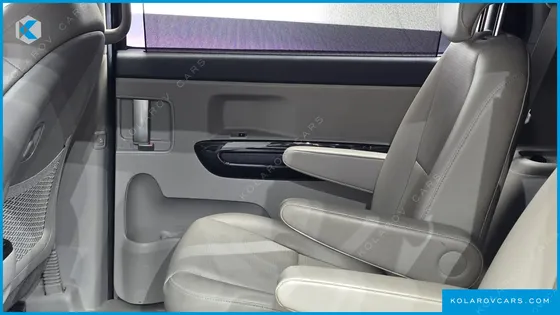KIA CARNIVAL 9-SEATER PRSTIGE