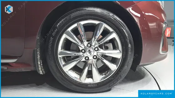 KIA CARNIVAL 9-SEATER LUXURY
