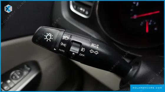 KIA CARNIVAL 9-SEATER LUXURY