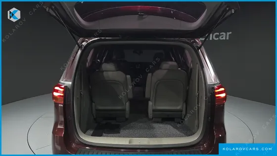 KIA CARNIVAL 9-SEATER LUXURY