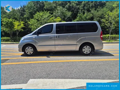 HYUNDAI STAREX 5-SEATER VAN