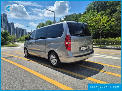 HYUNDAI STAREX 5-SEATER VAN