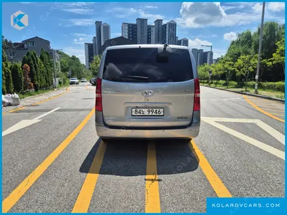 HYUNDAI STAREX 5-SEATER VAN