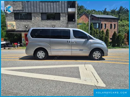 HYUNDAI STAREX 5-SEATER VAN