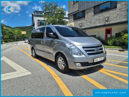 HYUNDAI STAREX 5-SEATER VAN