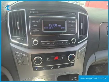 HYUNDAI STAREX 5-SEATER VAN