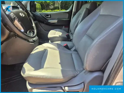HYUNDAI STAREX 5-SEATER VAN