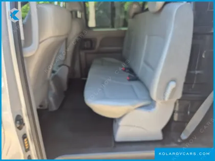 HYUNDAI STAREX 5-SEATER VAN