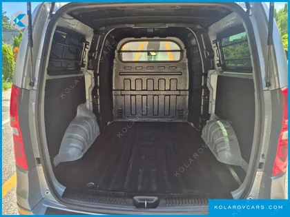 HYUNDAI STAREX 5-SEATER VAN