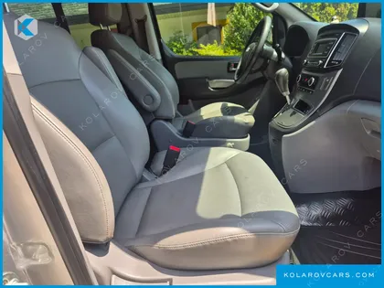 HYUNDAI STAREX 5-SEATER VAN