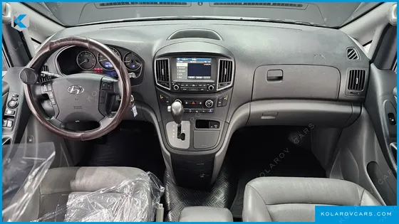 HYUNDAI STAREX 11-SEATER WAGON