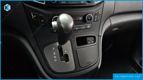 HYUNDAI STAREX 11-SEATER WAGON