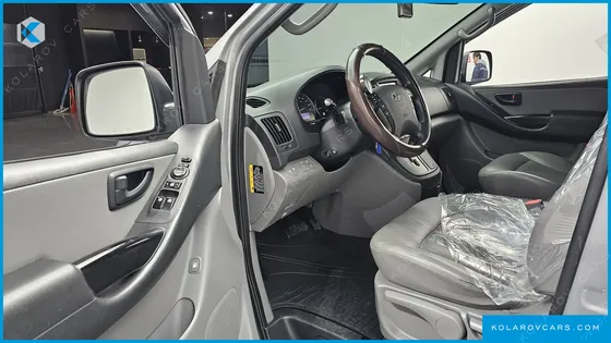 HYUNDAI STAREX 11-SEATER WAGON