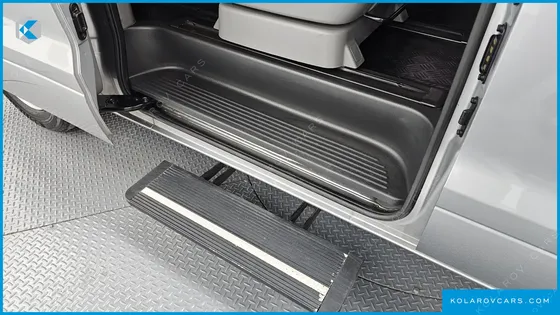 HYUNDAI STAREX 11-SEATER WAGON