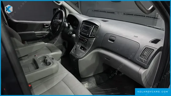 HYUNDAI STAREX 3-SEATER VAN
