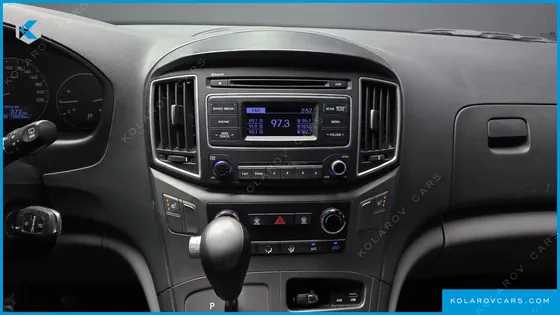 HYUNDAI STAREX 3-SEATER VAN