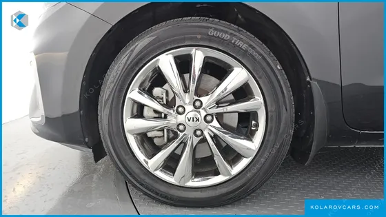 KIA CARNIVAL 9-SEATER PRSTIGE