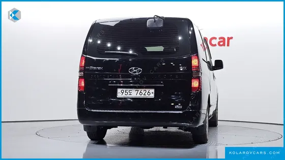 HYUNDAI STAREX 5-SEATER VAN