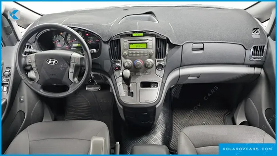 HYUNDAI STAREX 5-SEATER VAN