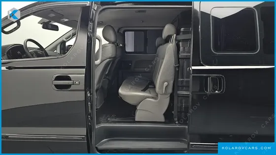 HYUNDAI STAREX 5-SEATER VAN
