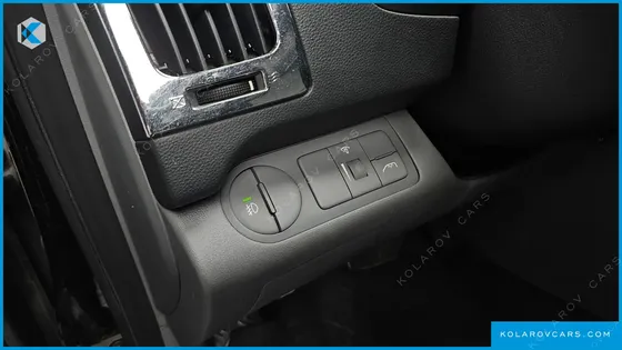 HYUNDAI STAREX 5-SEATER VAN