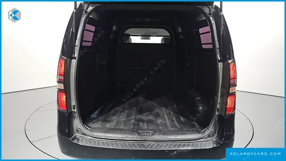 HYUNDAI STAREX 5-SEATER VAN