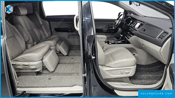 KIA CARNIVAL 7-SEATER LIMOUSINE