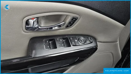 KIA CARNIVAL 7-SEATER LIMOUSINE