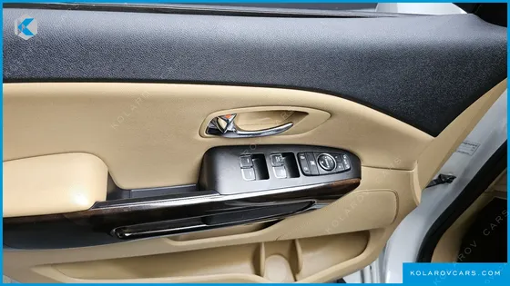 KIA CARNIVAL 7-SEATER LIMOUSINE