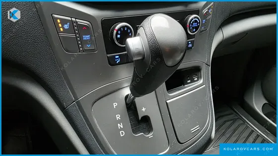 HYUNDAI STAREX 11-SEATER WAGON