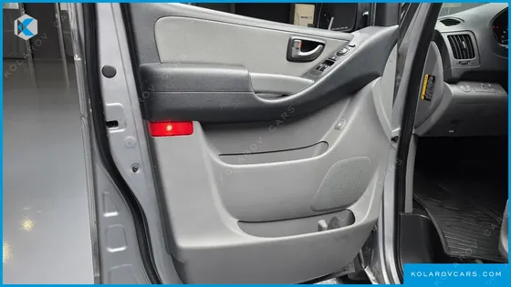 HYUNDAI STAREX 11-SEATER WAGON