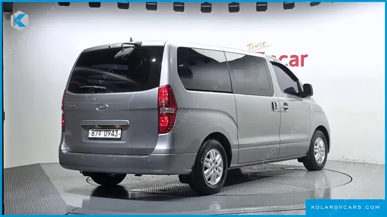 HYUNDAI STAREX 5-SEATER VAN