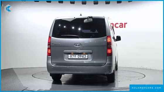 HYUNDAI STAREX 5-SEATER VAN