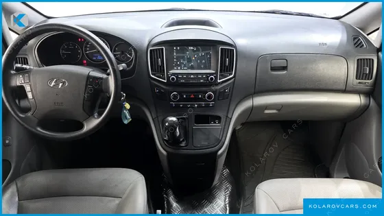 HYUNDAI STAREX 5-SEATER VAN