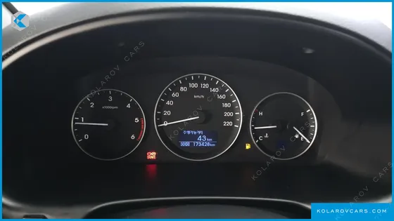 HYUNDAI STAREX 5-SEATER VAN