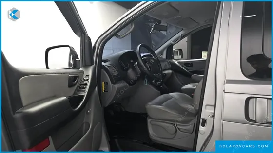 HYUNDAI STAREX 5-SEATER VAN