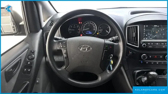 HYUNDAI STAREX 5-SEATER VAN