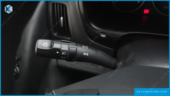 HYUNDAI STAREX 5-SEATER VAN