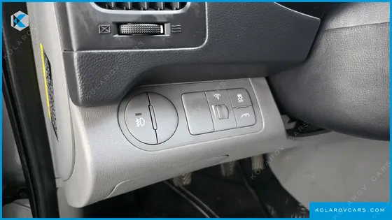 HYUNDAI STAREX 5-SEATER VAN