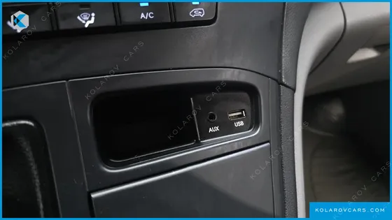 HYUNDAI STAREX 5-SEATER VAN