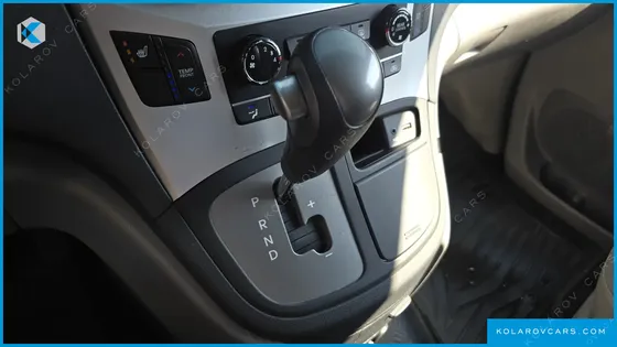 HYUNDAI STAREX 11-SEATER WAGON