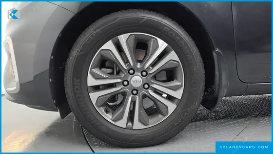 KIA CARNIVAL 9-SEATER LUXURY