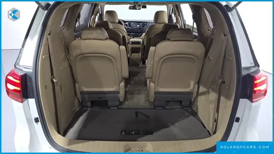 KIA CARNIVAL 9-SEATER PRSTIGE