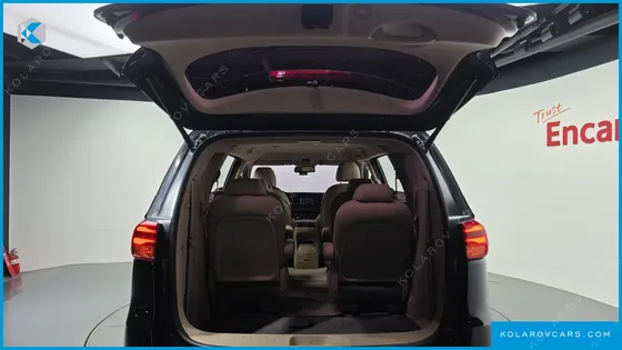 KIA CARNIVAL 9-SEATER NOBLESSE