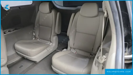 KIA CARNIVAL 9-SEATER PRSTIGE