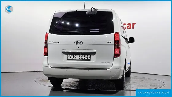 HYUNDAI STAREX 5-SEATER VAN