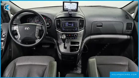 HYUNDAI STAREX 5-SEATER VAN